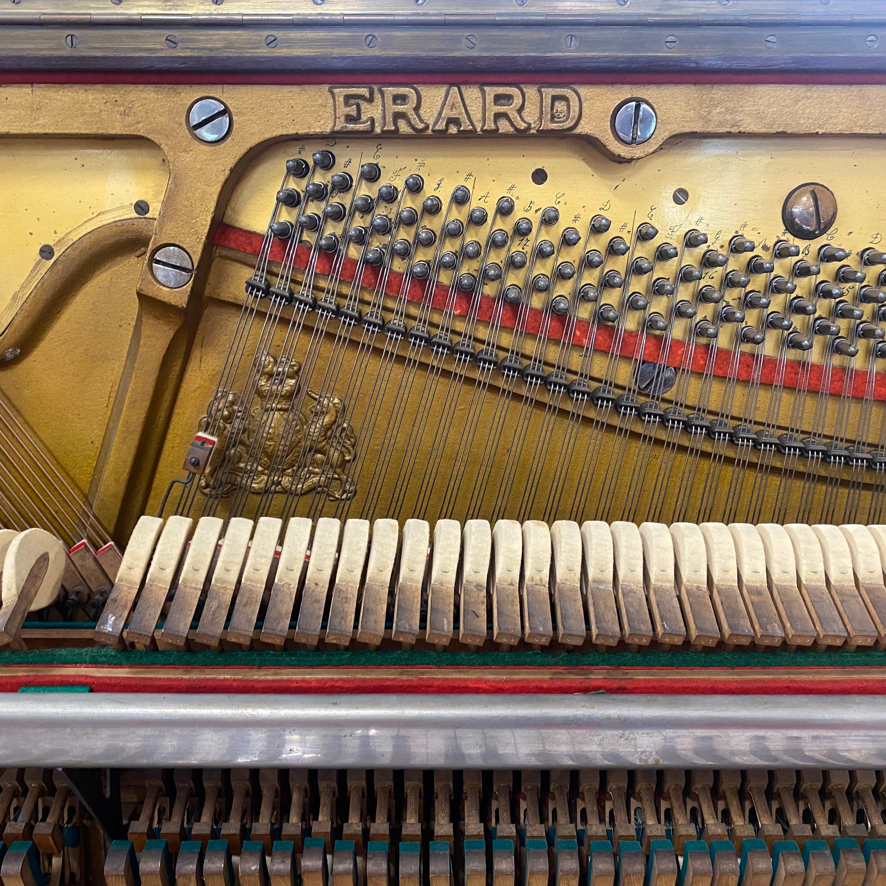 Erard model Orné (1905)