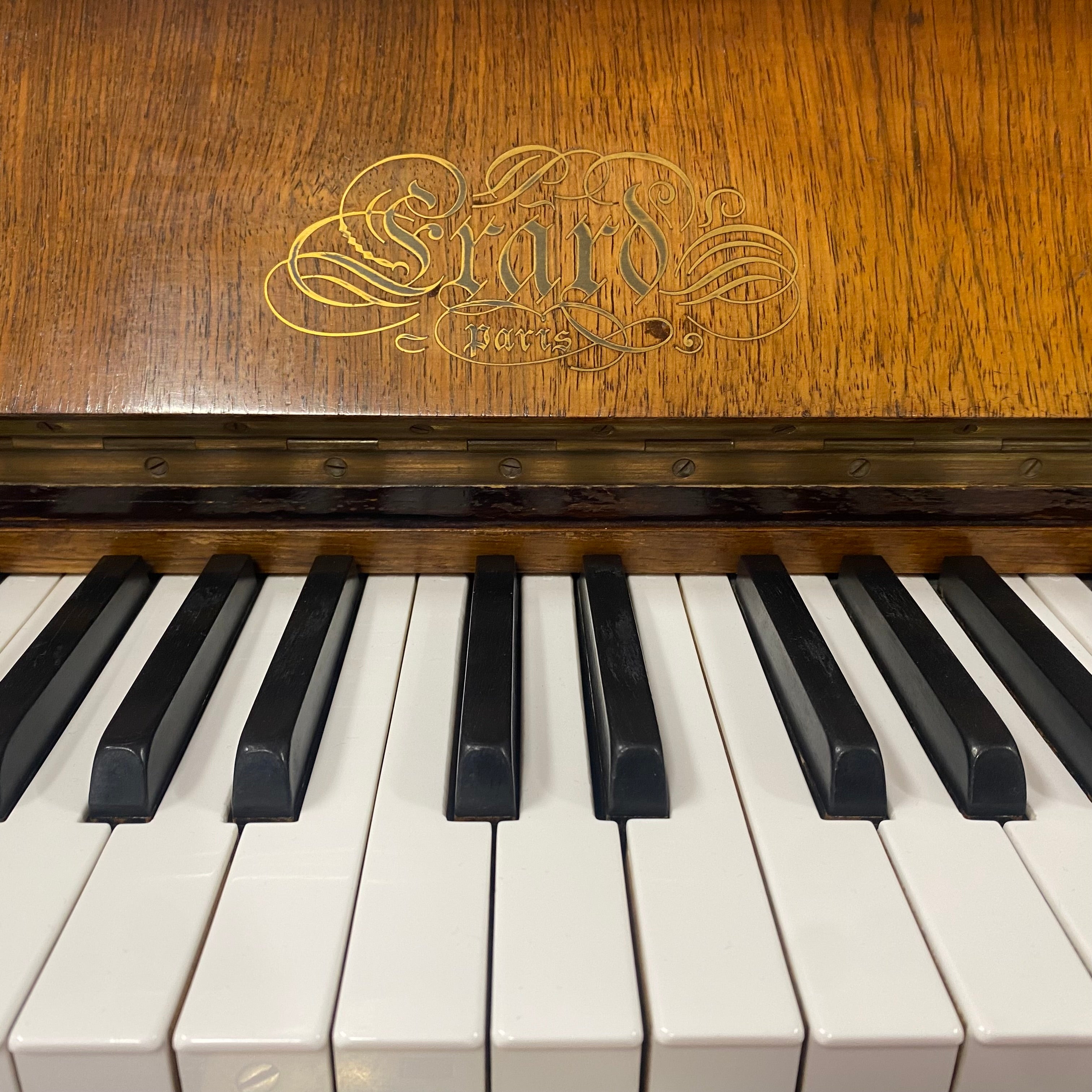 Erard model Orné (1905)