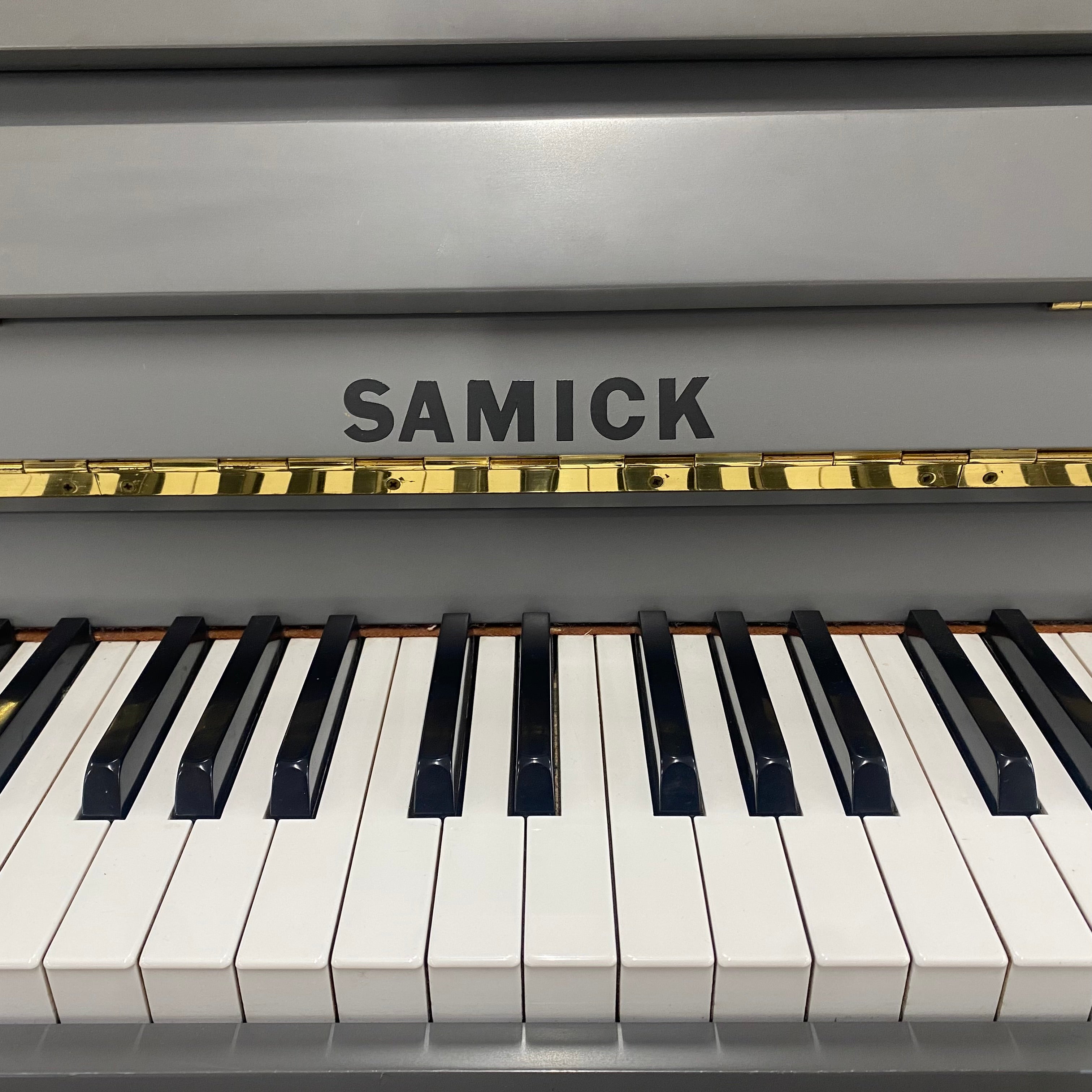 Samick S-105 piano (1985)