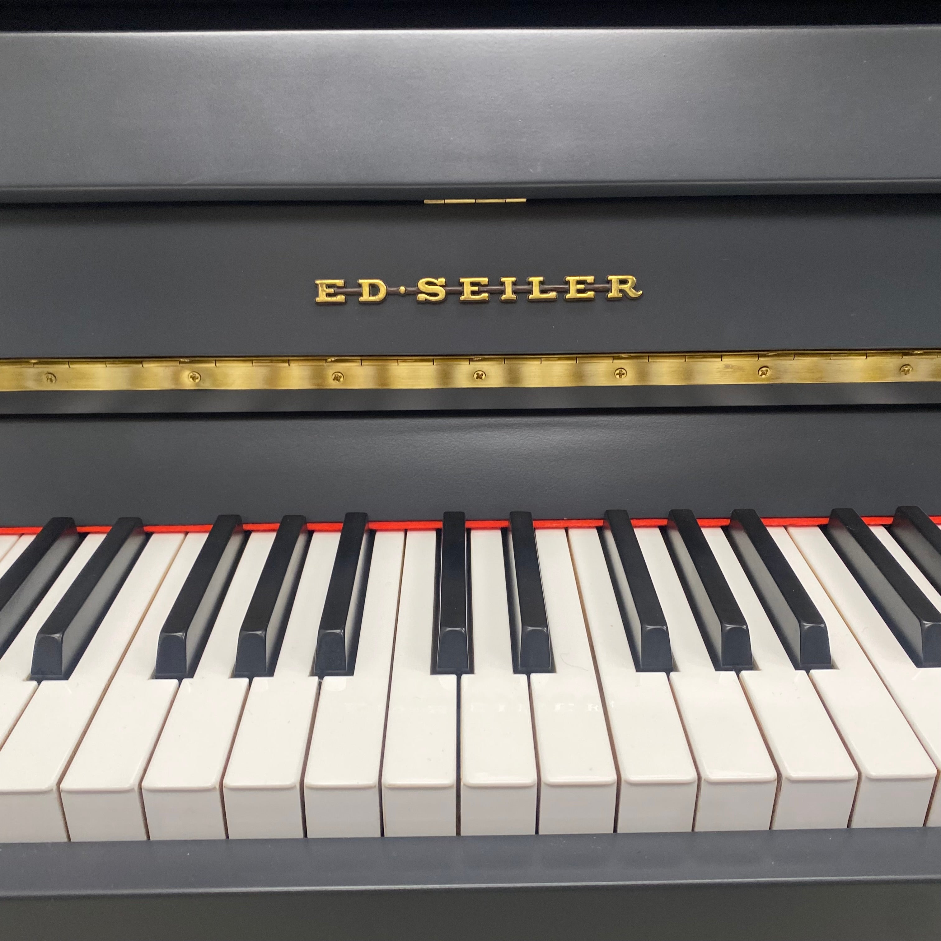 Ed. Seiler 118 piano (1975)