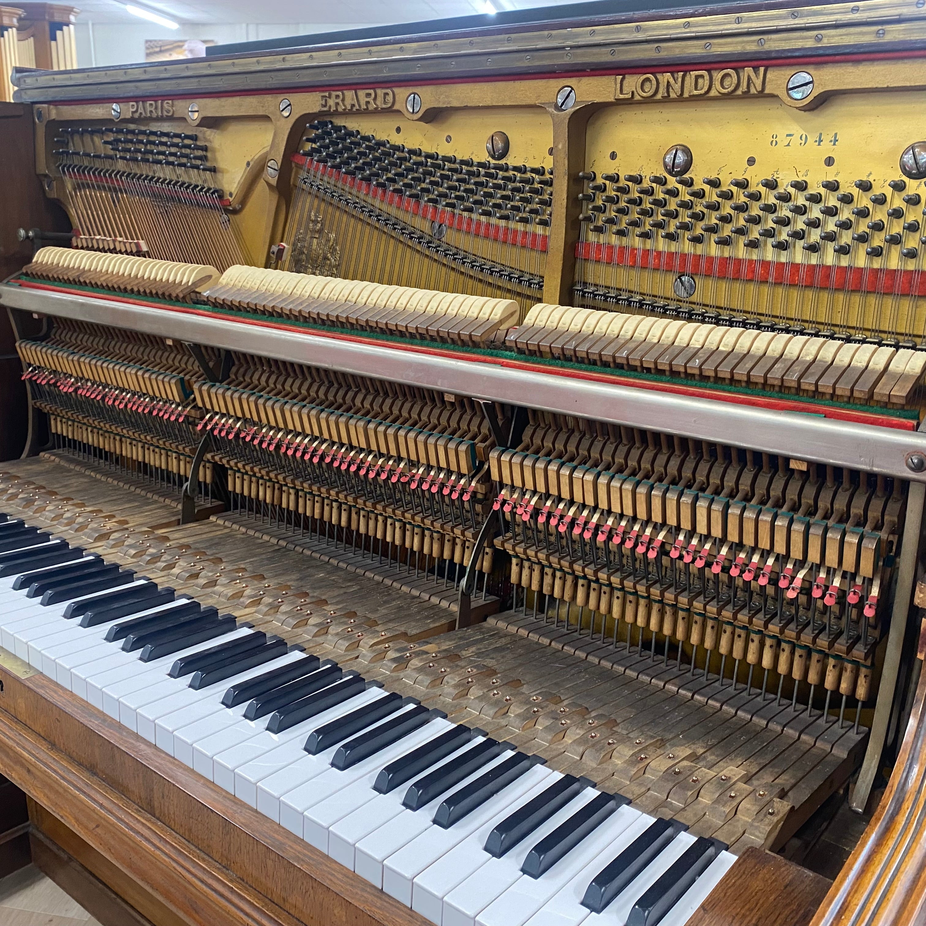 Erard model Orné (1905)