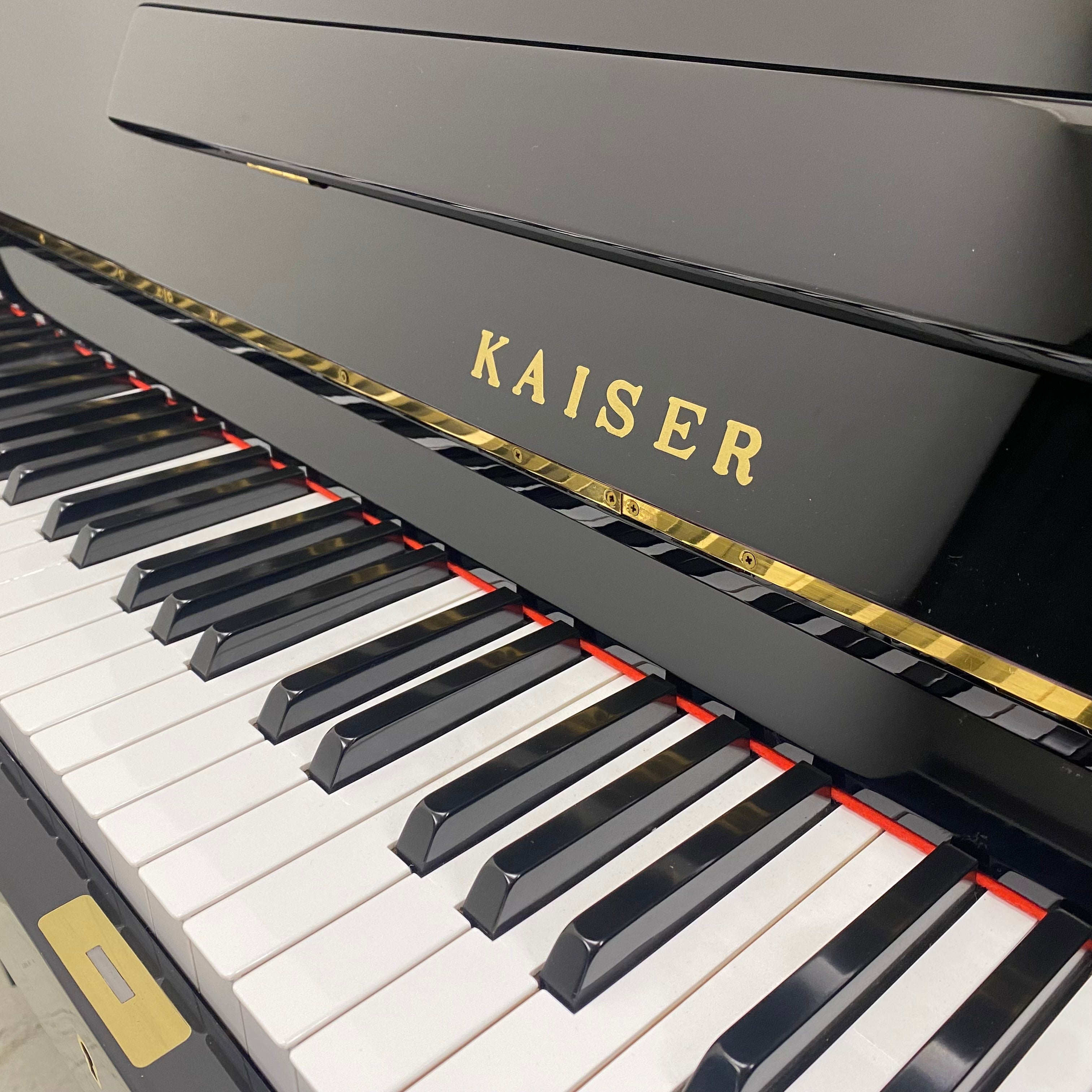 Kaiser 1 (by Yamaha) piano (1980)