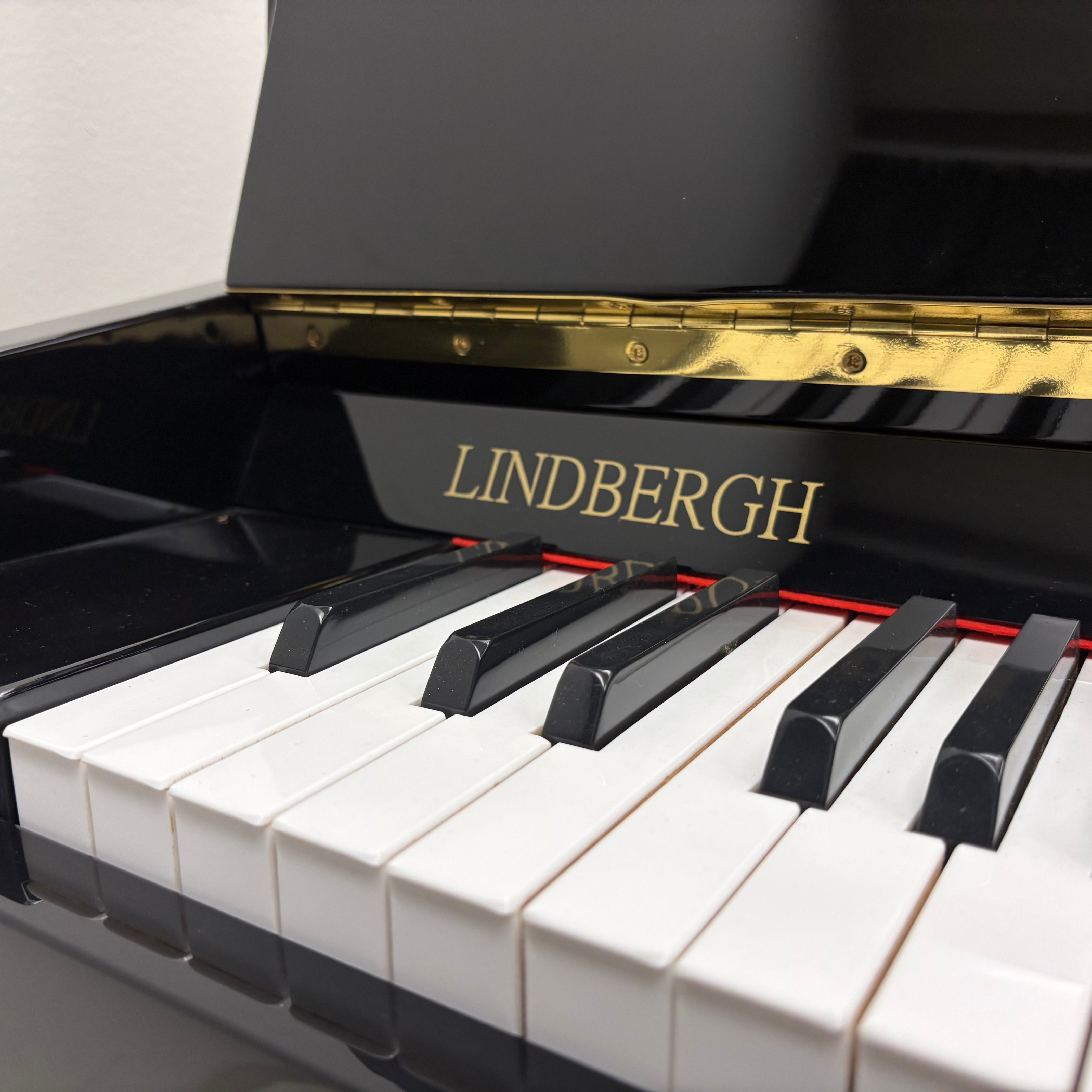 Piano Lindbergh M-105 BP-34