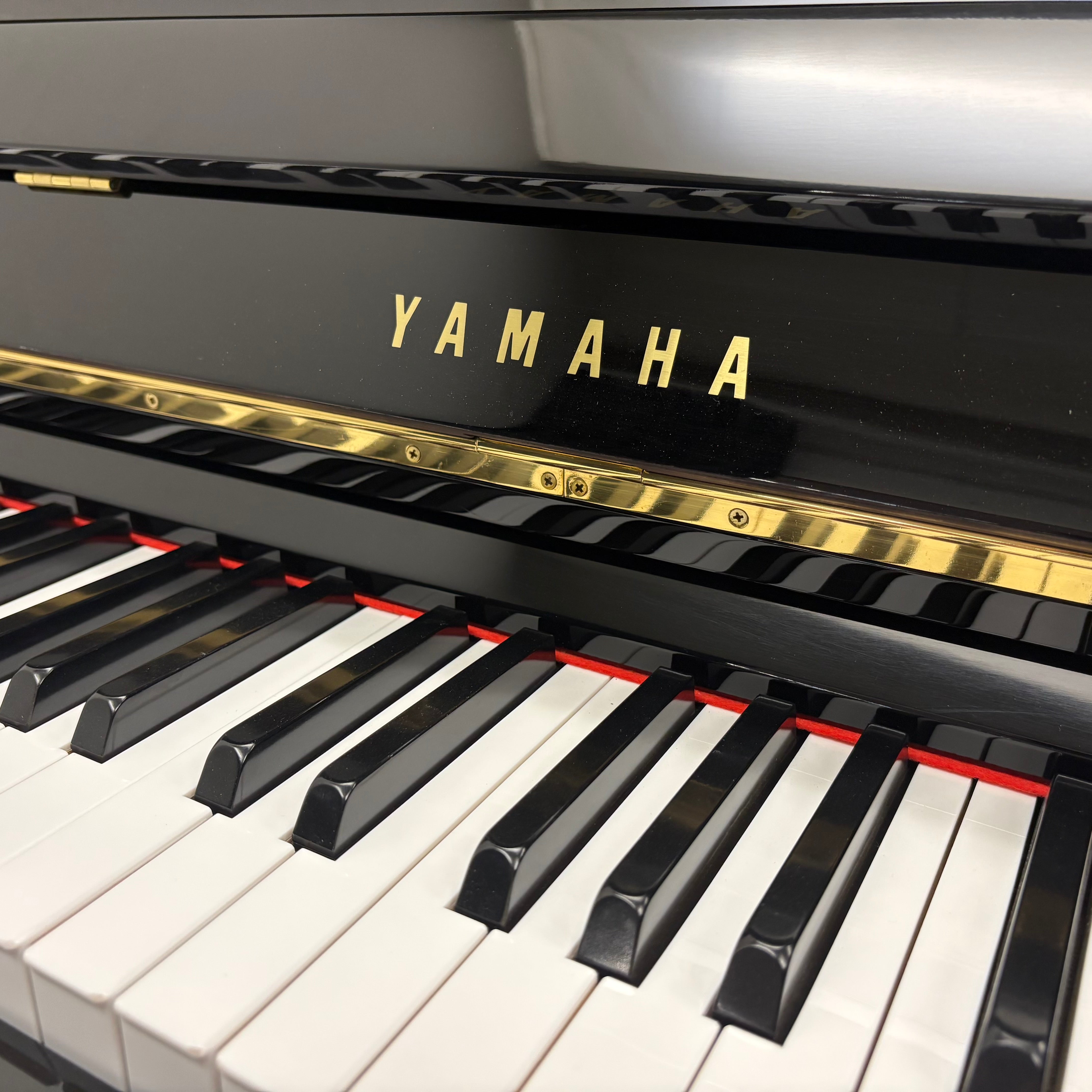 Yamaha M1J piano (1973)
