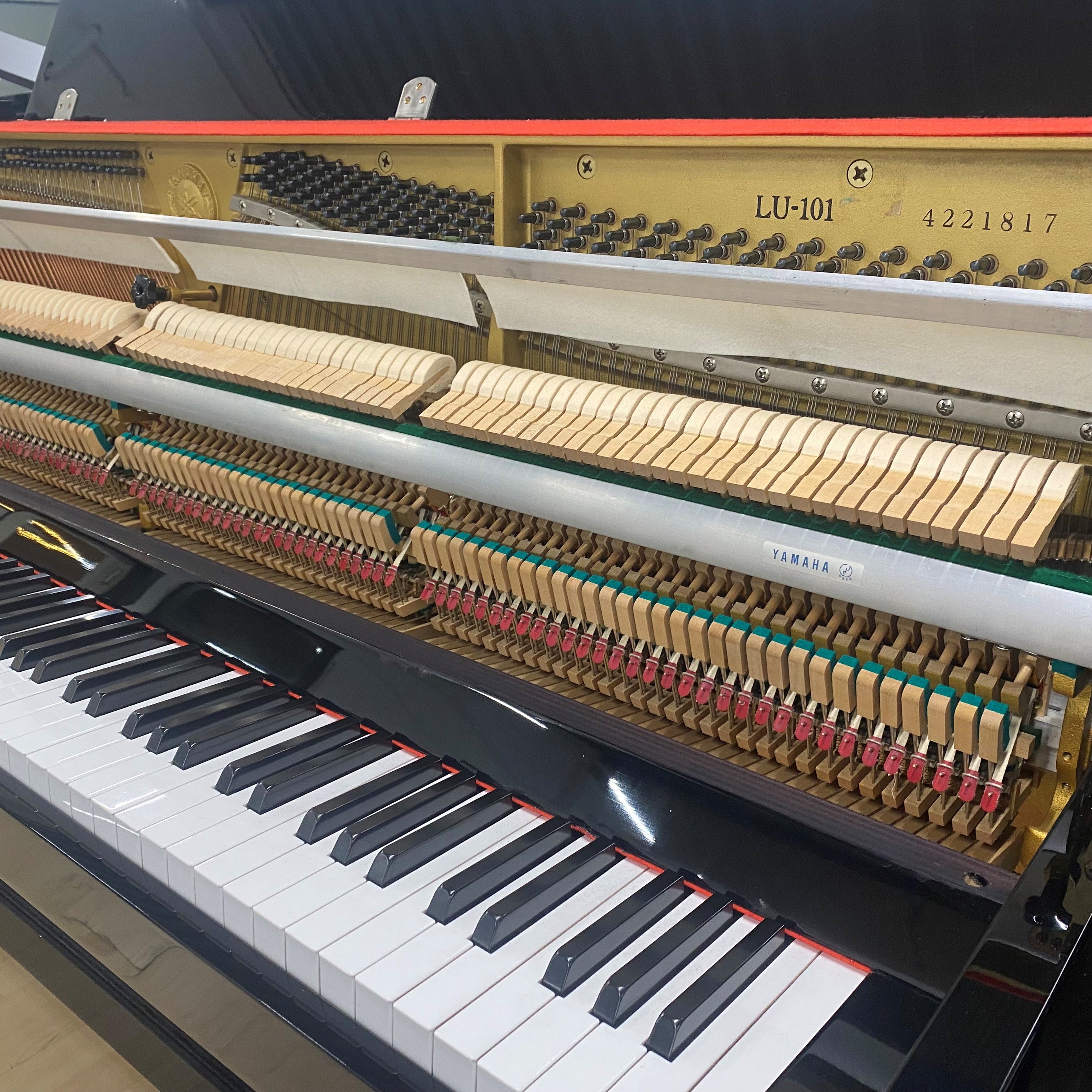 Yamaha LU-101 piano