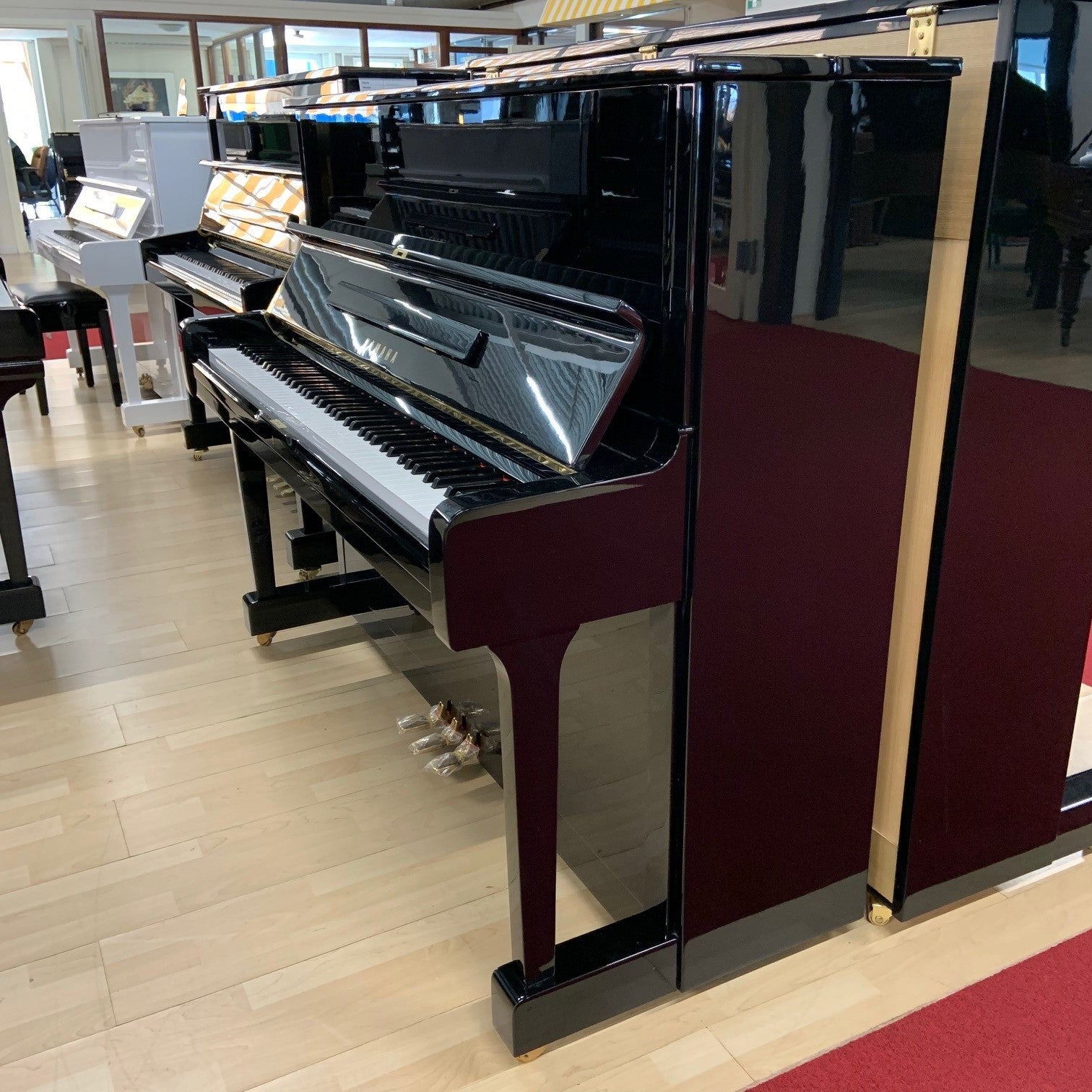 Yamaha U1G Piano