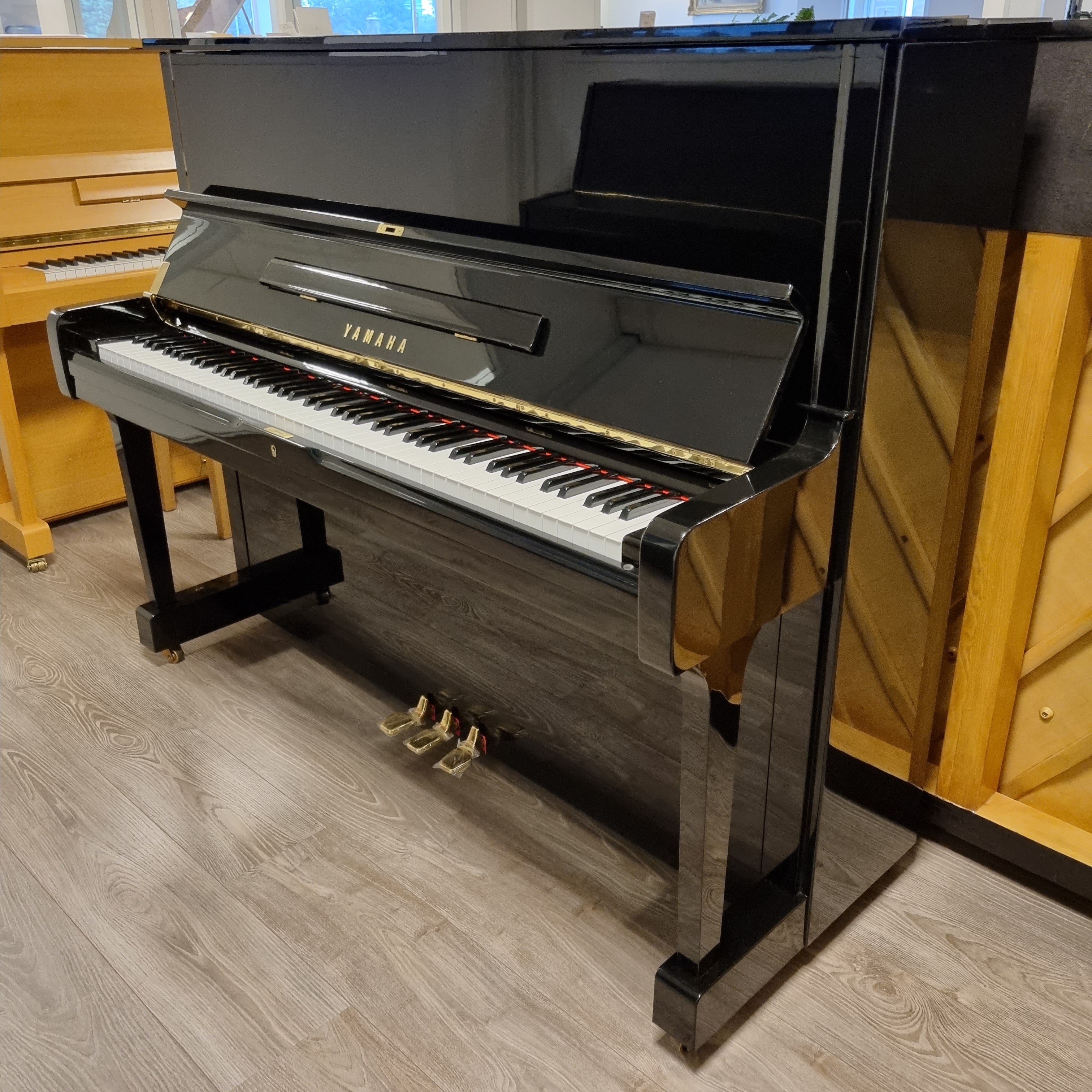 Yamaha U1H piano (1973)