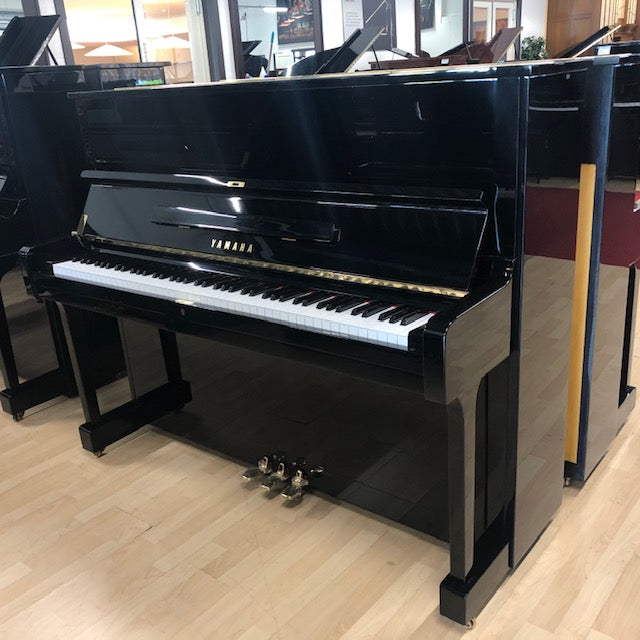 Yamaha U1H piano (1974)