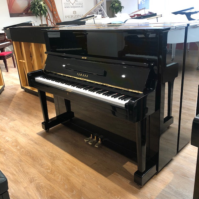 Yamaha U1D Klavier (1964)